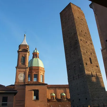 Konukevi Cosmopolitan Bolonya